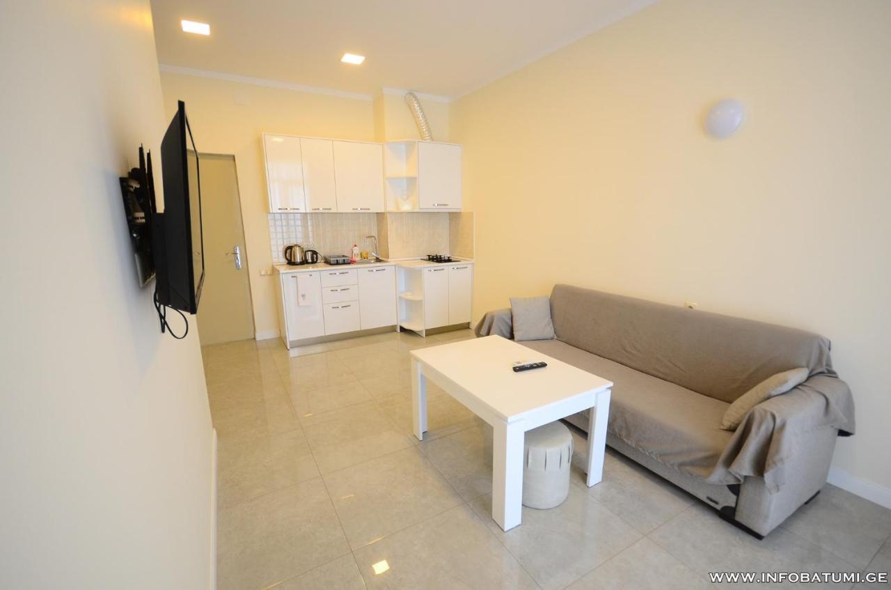 West Apartments Batumi Bagian luar foto