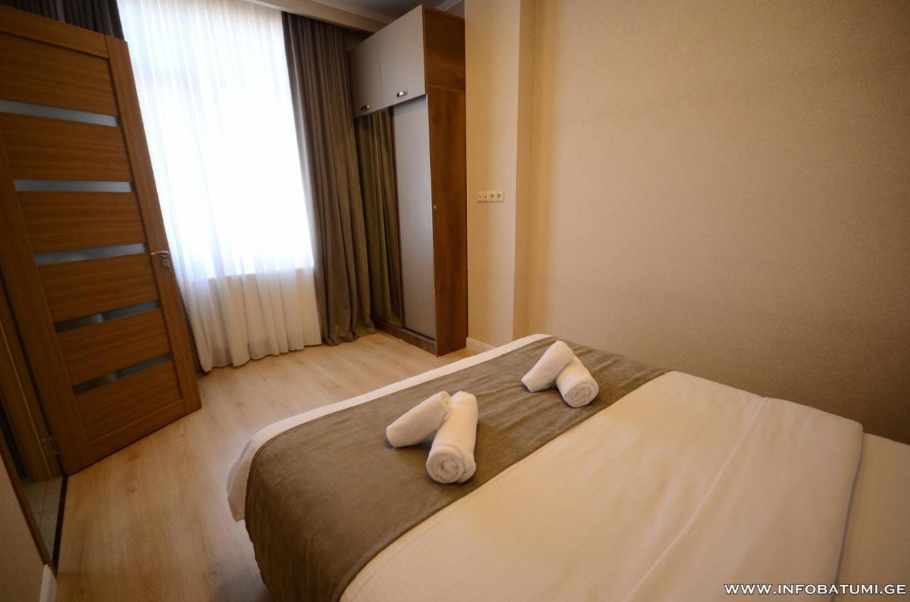 West Apartments Batumi Bagian luar foto