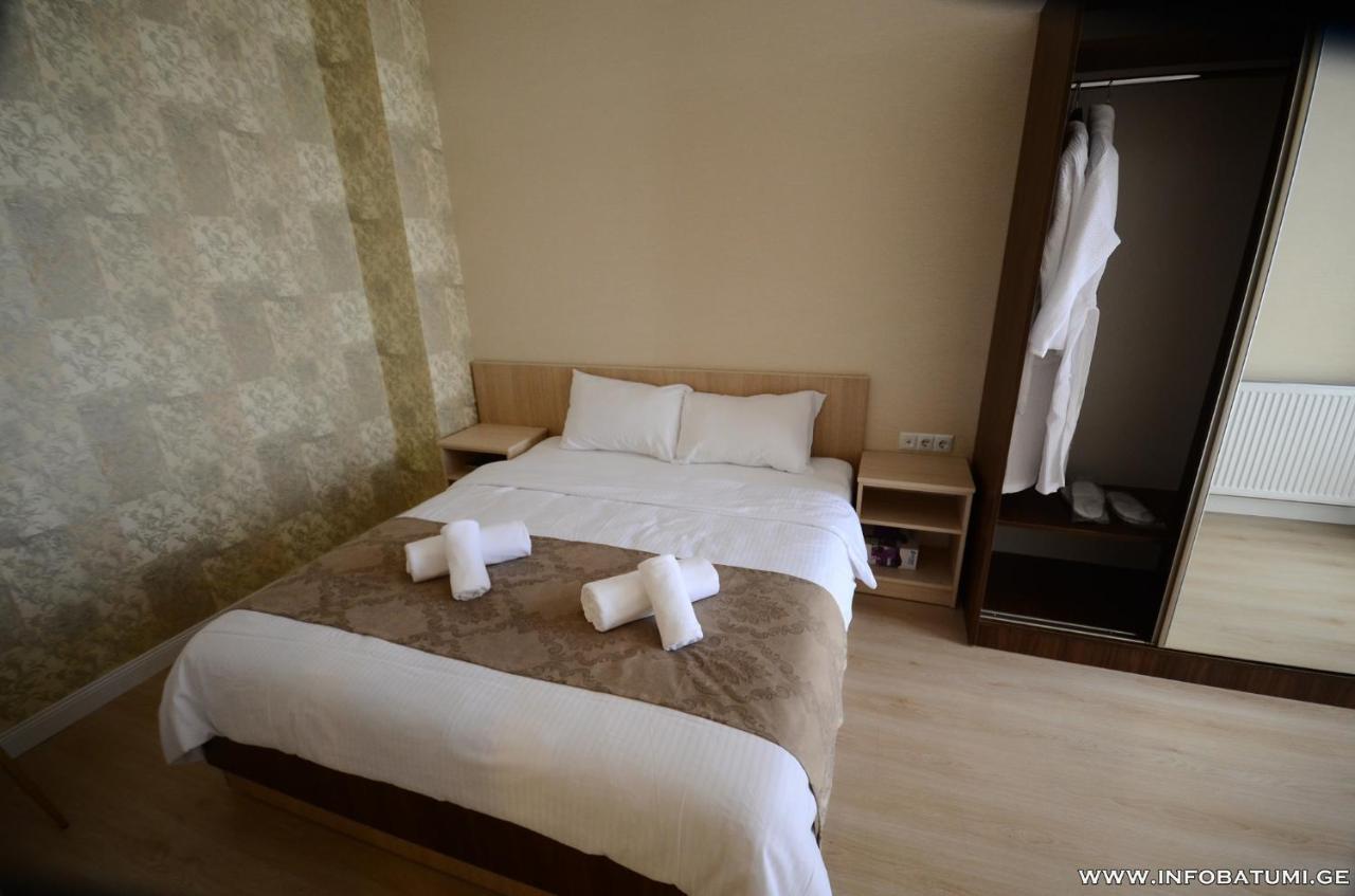 West Apartments Batumi Bagian luar foto