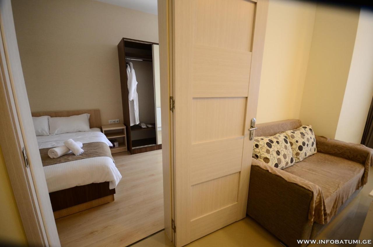 West Apartments Batumi Bagian luar foto