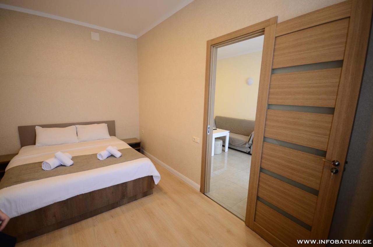 West Apartments Batumi Bagian luar foto