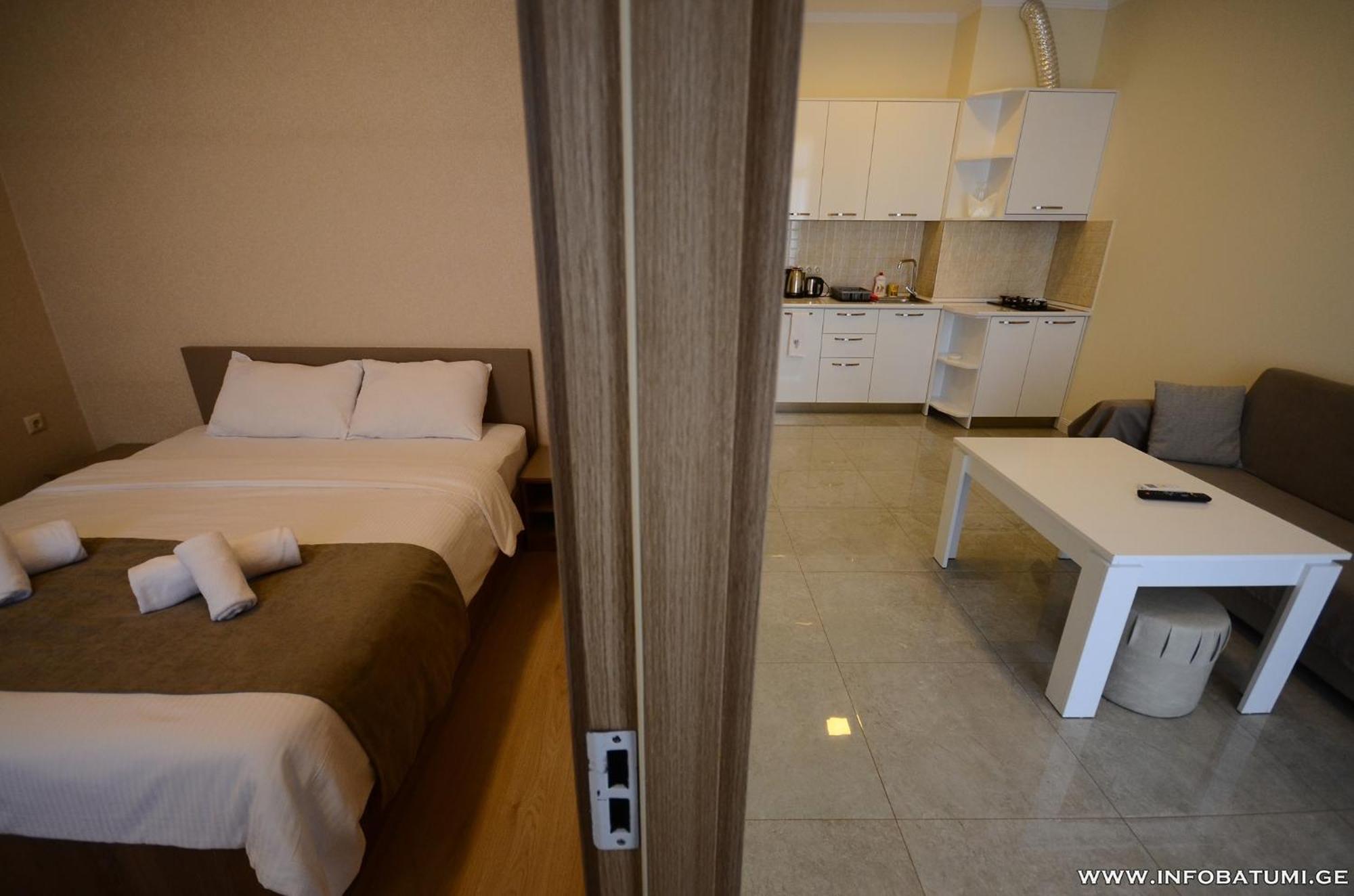 West Apartments Batumi Bagian luar foto