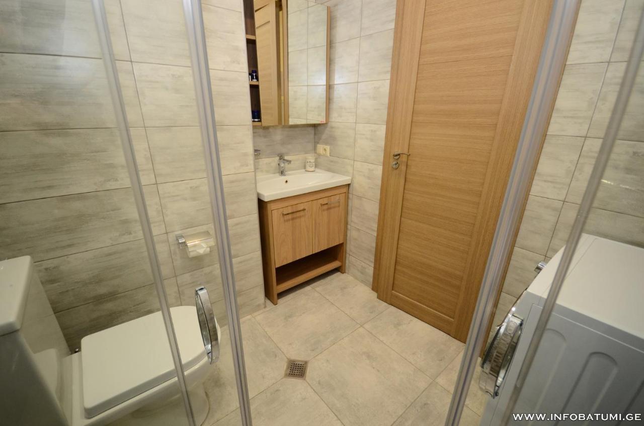West Apartments Batumi Bagian luar foto