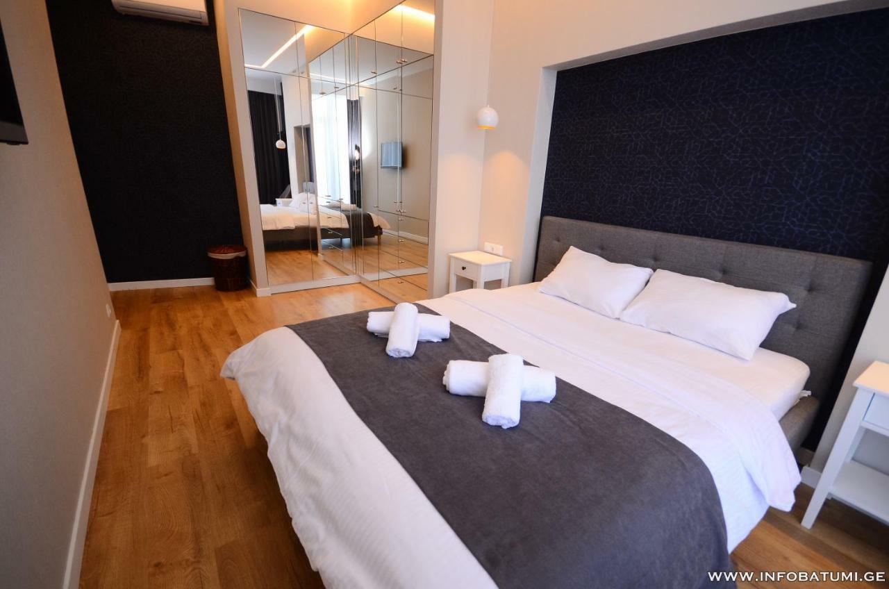 West Apartments Batumi Bagian luar foto