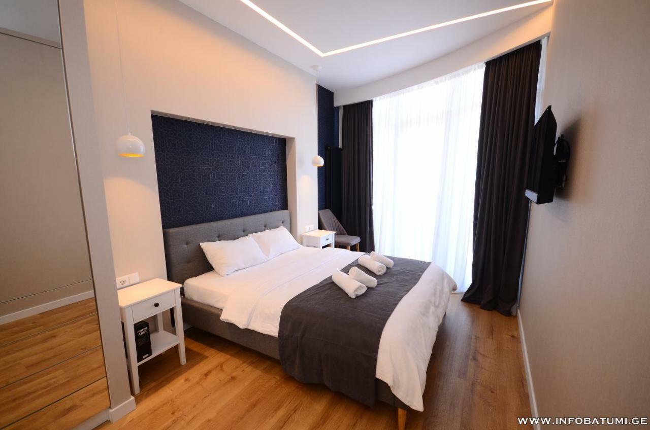 West Apartments Batumi Bagian luar foto