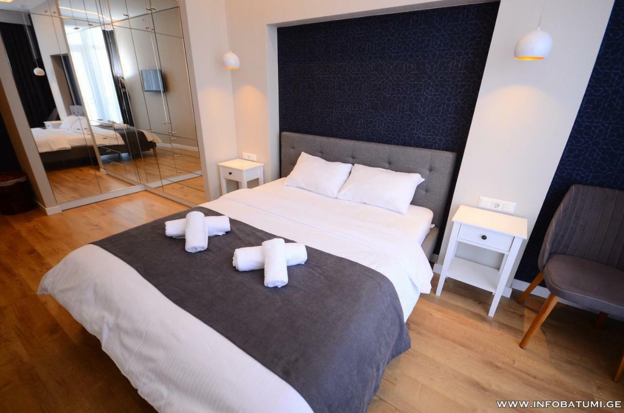 West Apartments Batumi Bagian luar foto