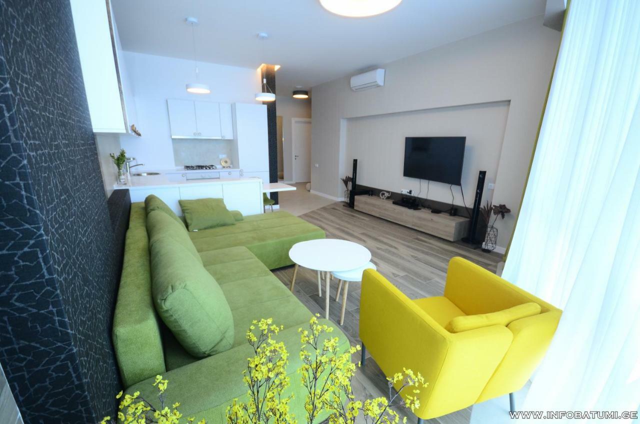 West Apartments Batumi Bagian luar foto