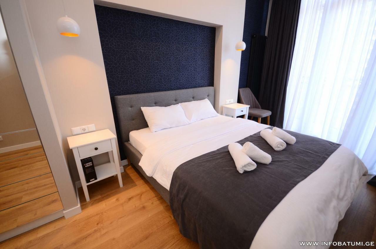 West Apartments Batumi Bagian luar foto